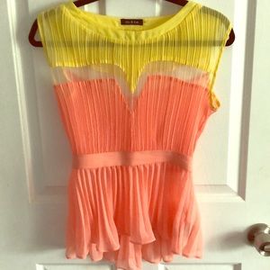 Entourage boutique coral and yellow medium top